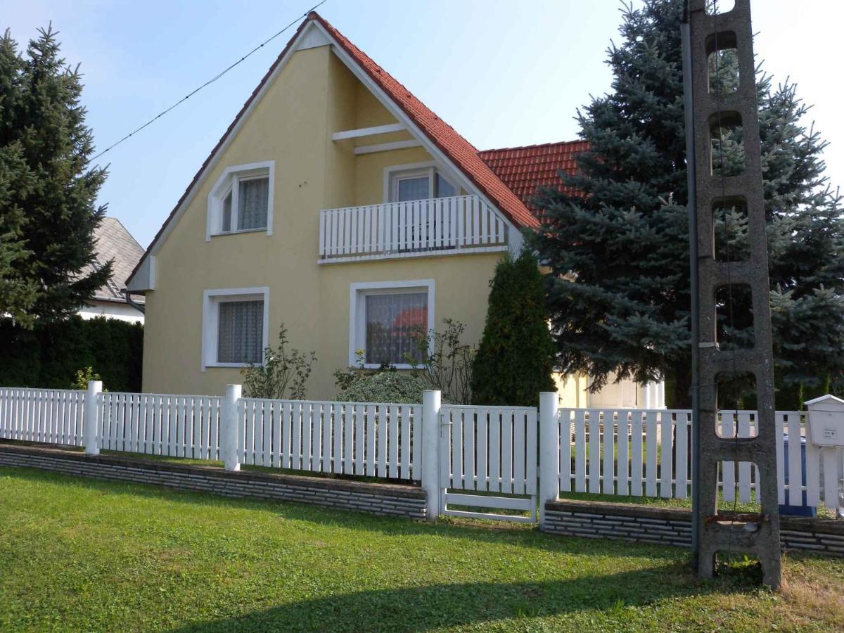 Apartments In Felsopahok/Balaton 19019 외부 사진